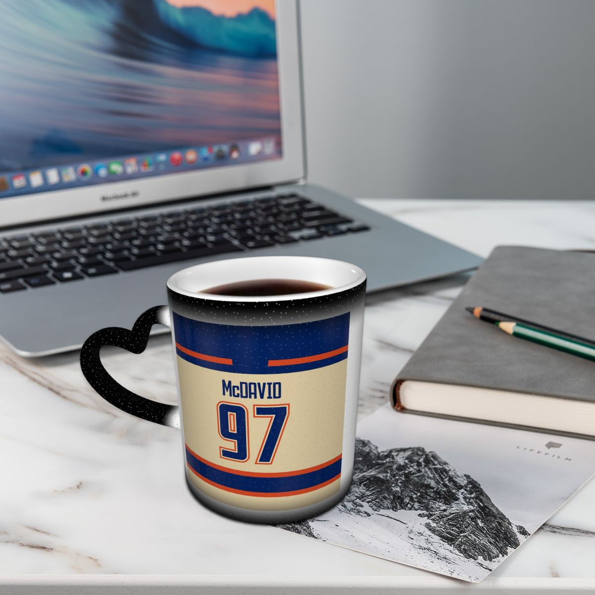 Alternative To Coffee And Tea - Tasse amusante en céramique Connor McDavid,